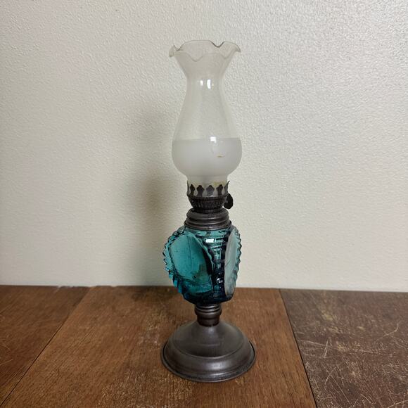 Vintage Hong Kong Metal Blue Glass Frosted‎ Hurricane Shade 10 inch Oil Lamp - Picture 4 of 11